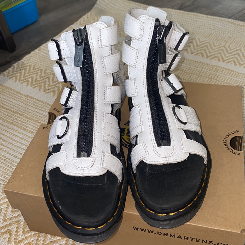 Dr. Martens Olson Milled Napa platform Sandals size 7